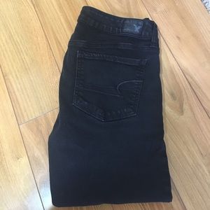 AE black jegging a size 6. Bundle & save!