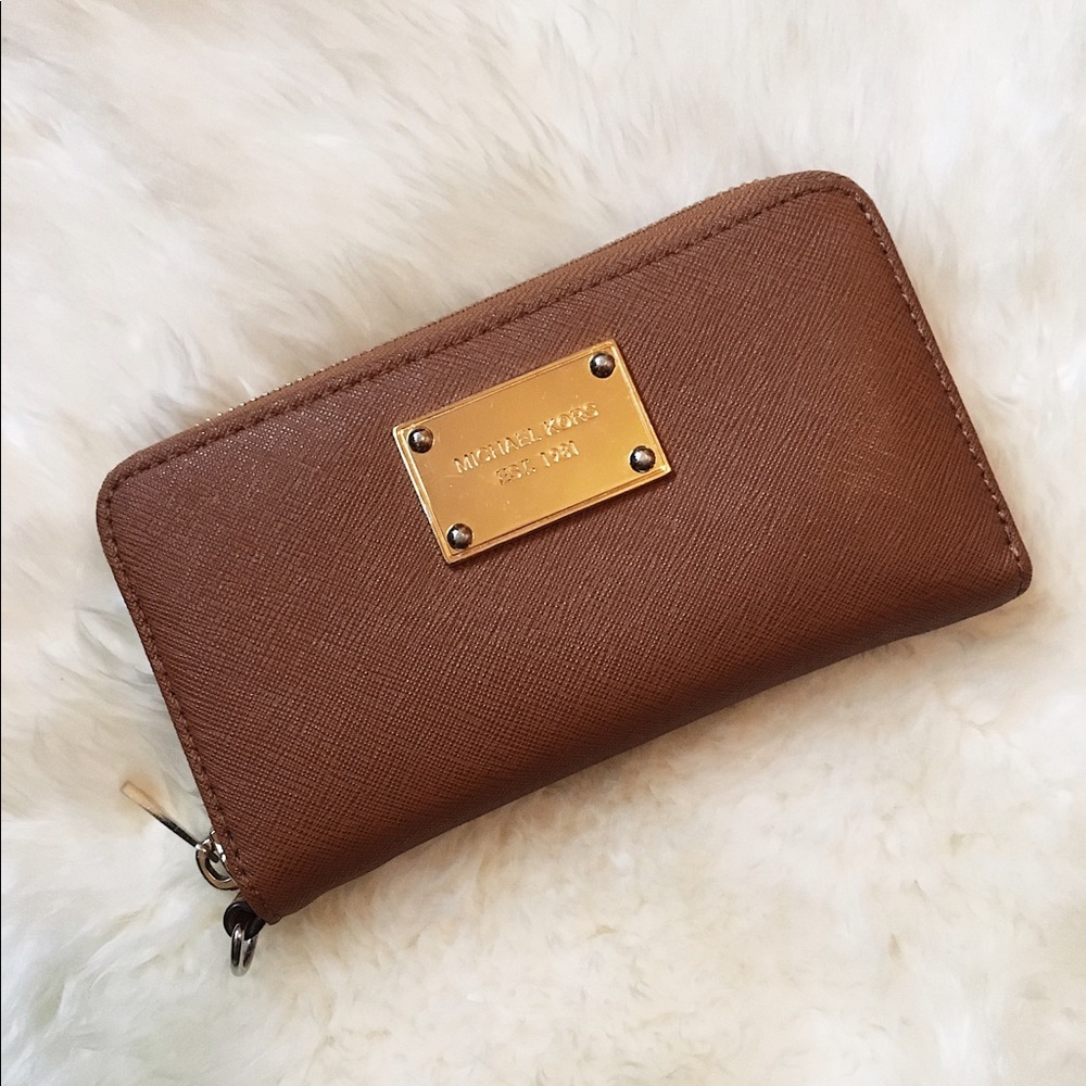 Michael Kors tan wallet