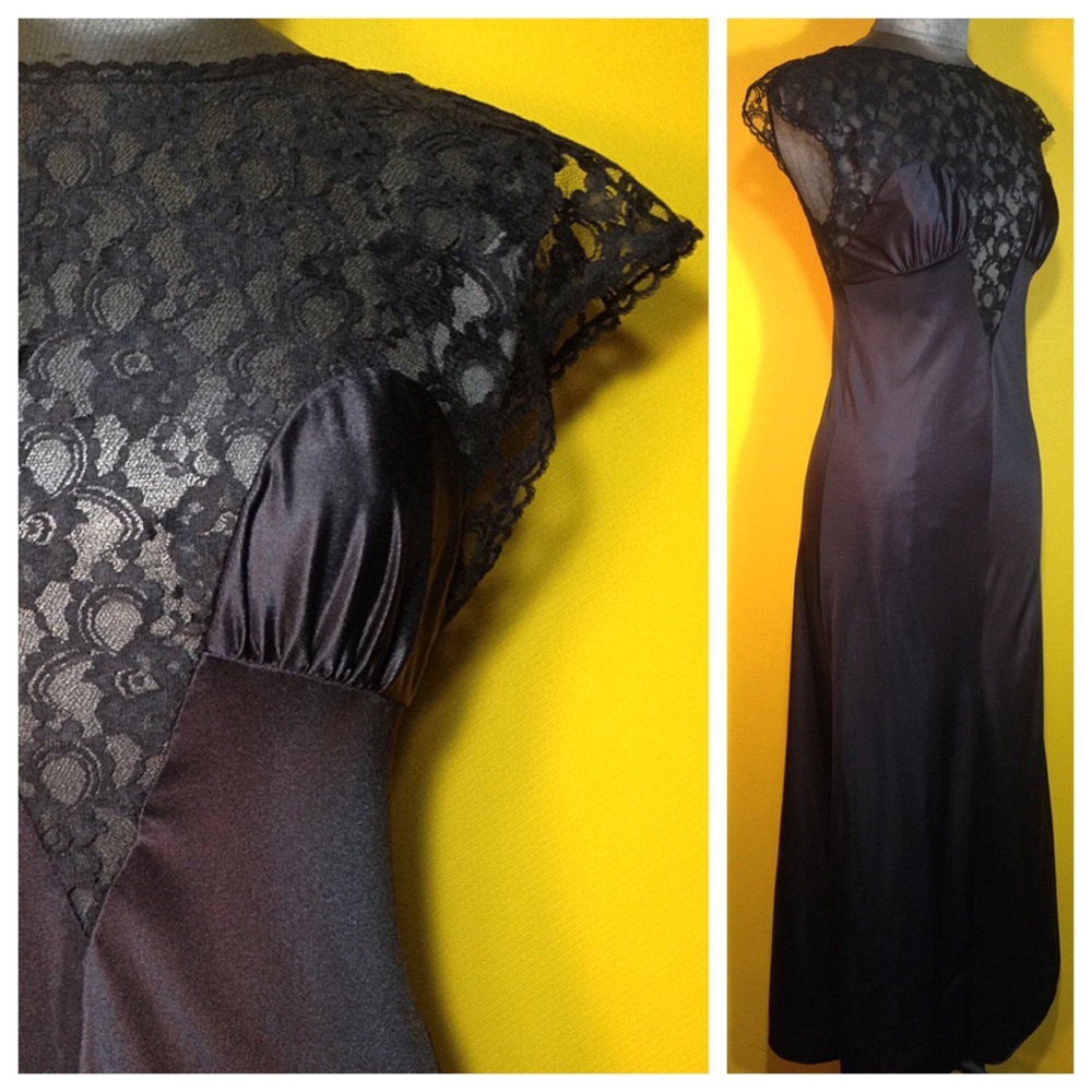 Vintage '80s long black lace Slip, size Small