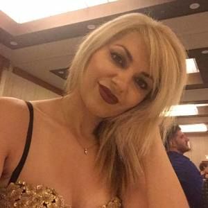 Meet your Posher, Holly