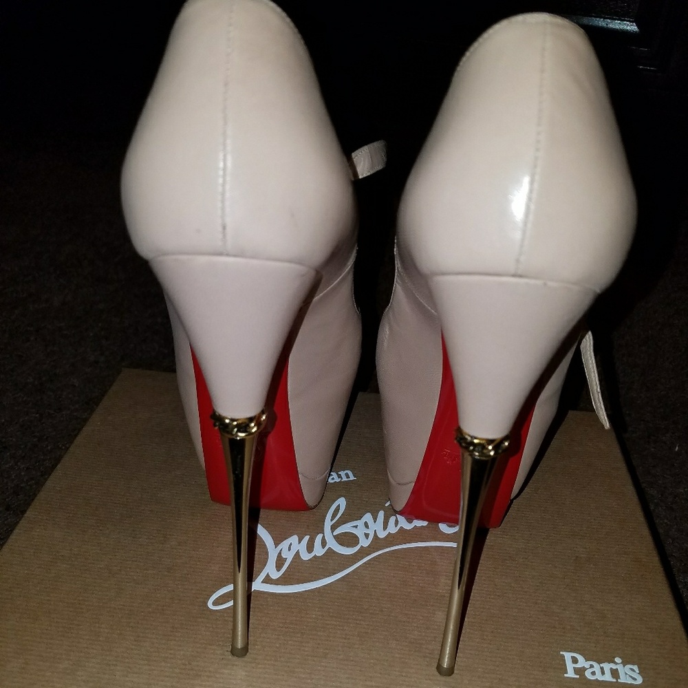 Louboutin Metallic heels nude - Picture 1 of 6