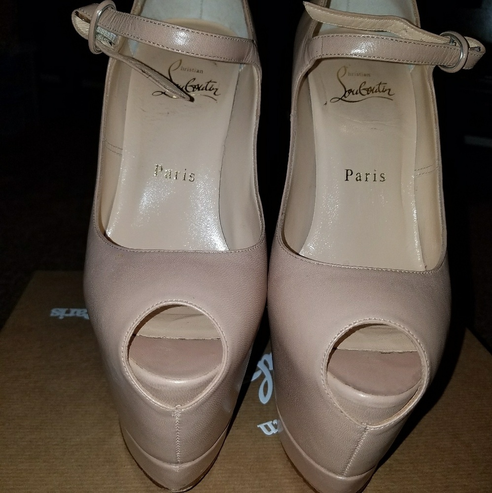Louboutin Metallic heels nude - Picture 2 of 6