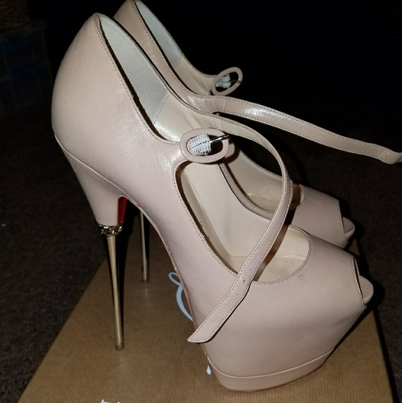 Louboutin Metallic heels nude - Picture 3 of 6