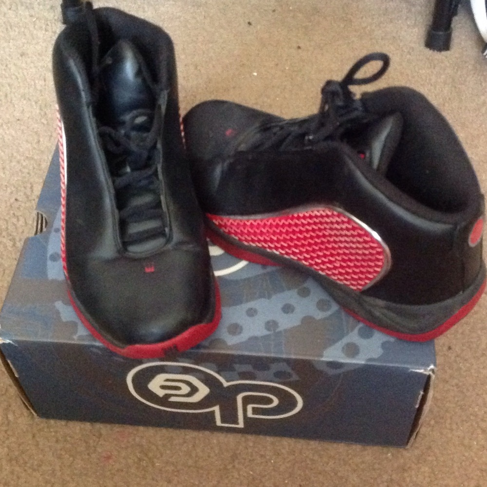DADA men's size 7 Current sneakers Used with box