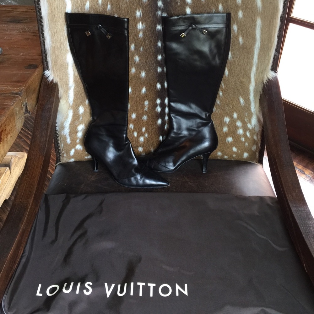 100% Authentic Louis Vuitton pointed toe boots