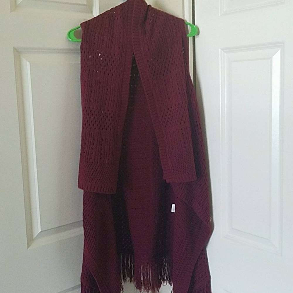 Maroon knit sleevless sweater