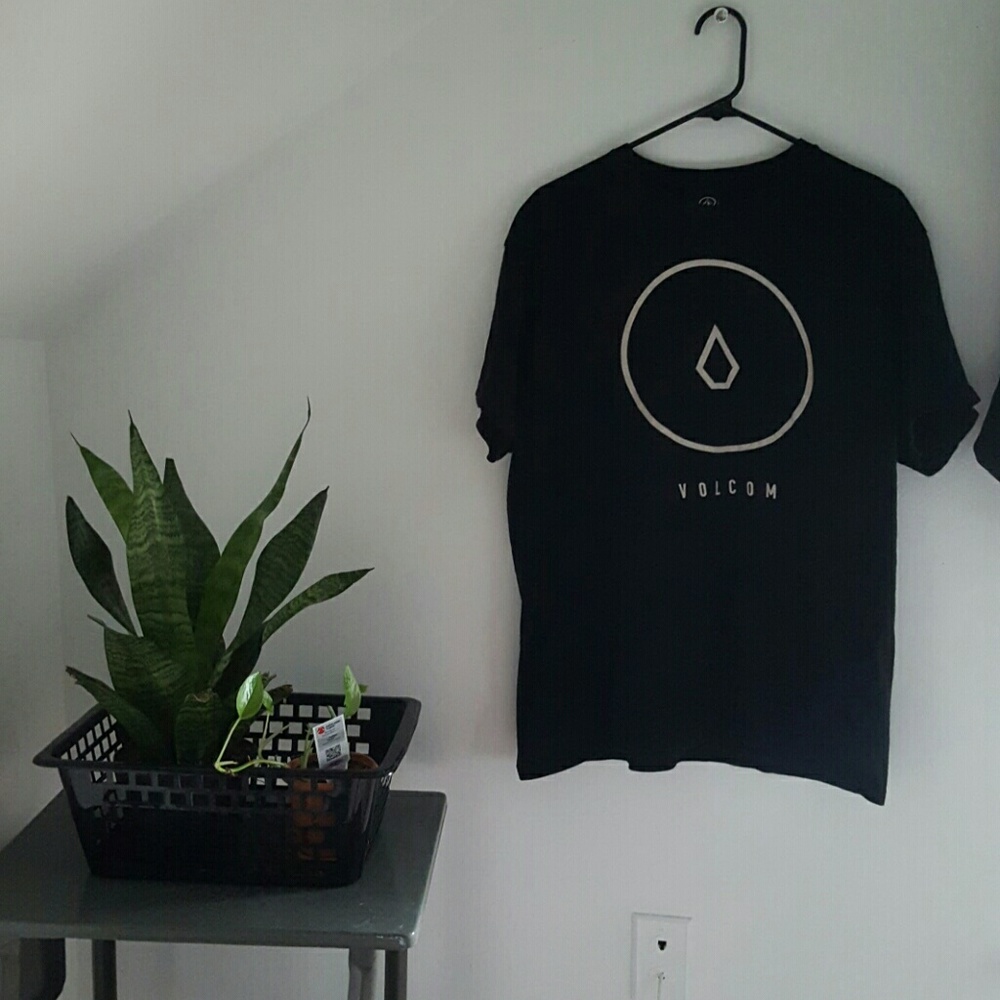 Volcom shirt