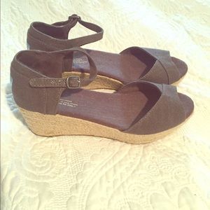 TOMS Canvas Wedge Sandals Size 8
