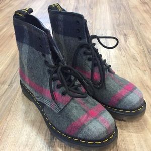 Dr. Martens size 9 pink and gray boots!