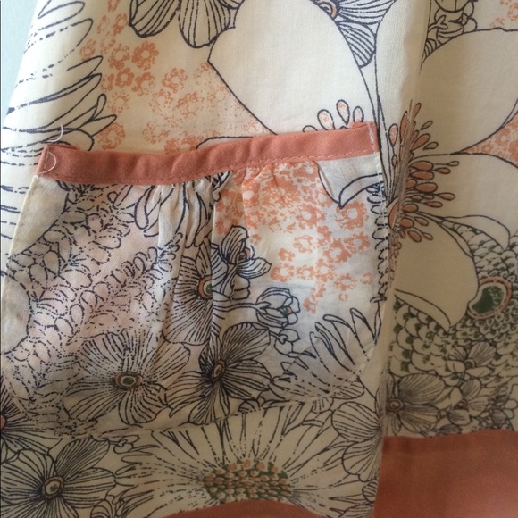 Peach floral sleeveless blouse - Picture 3 of 4