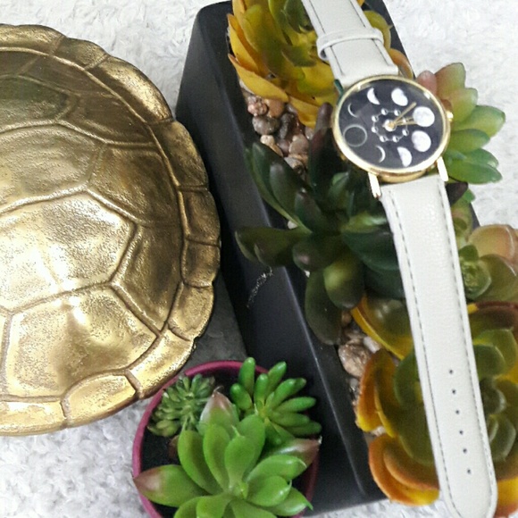 New Celestial moon phases watch - Picture 5 of 6