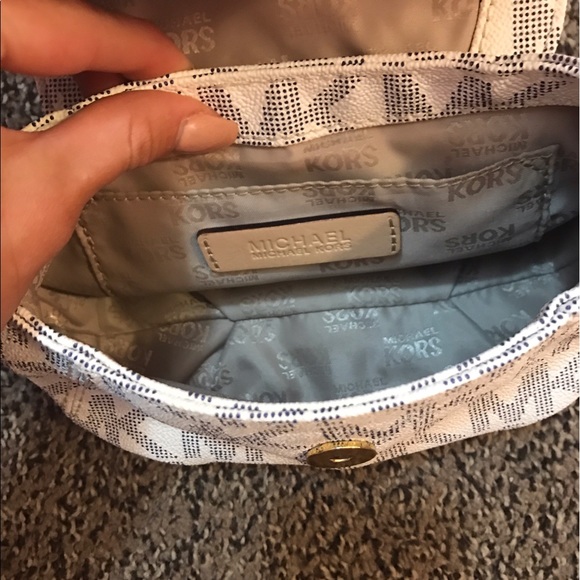 Michael Kors crossbody - Picture 2 of 2