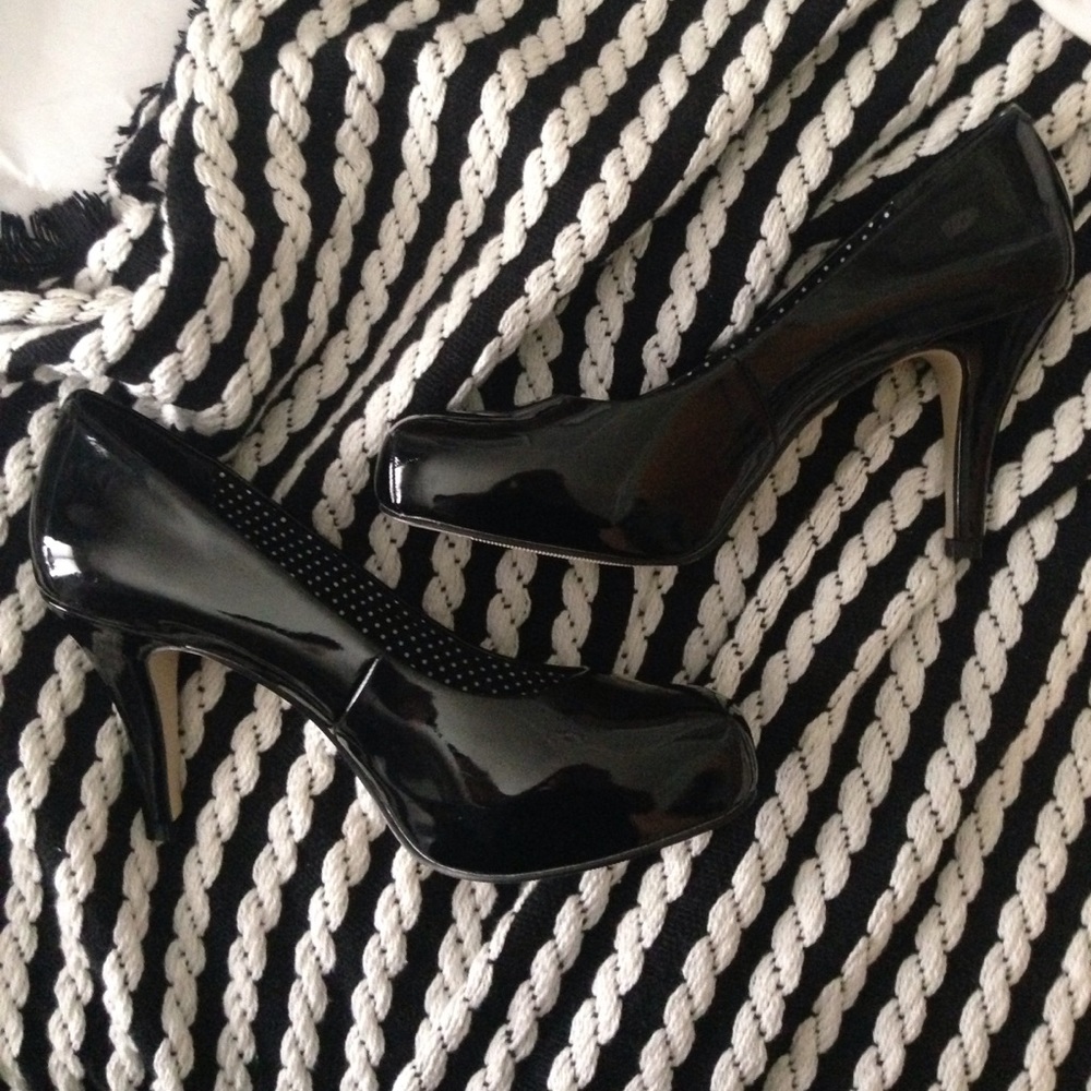 Cute black heels!!