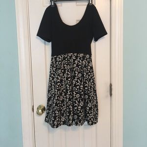 black and cream floral short sleeve dress