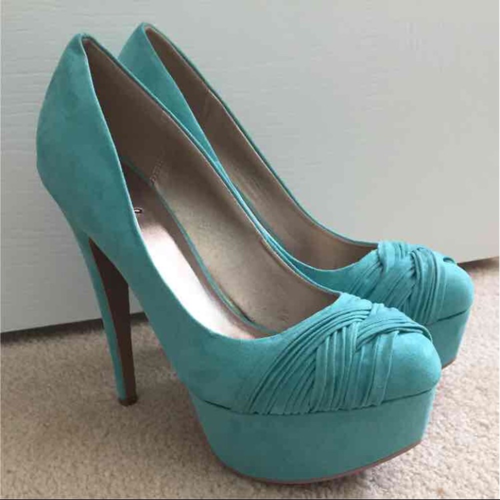 Cute sued pumps