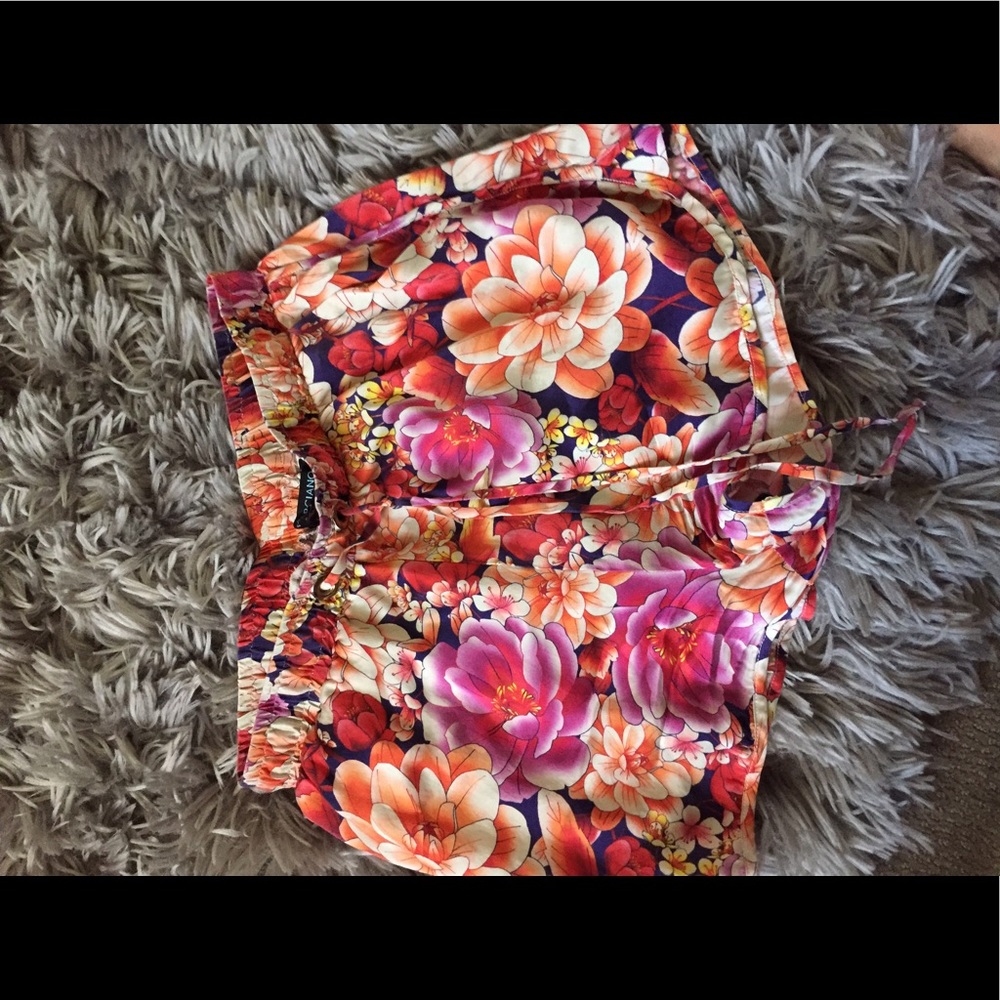 Mid rise silk shorts two front pockets