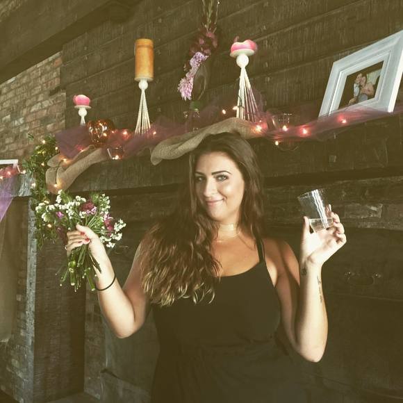 Meet your Posher, Elise - Picture 1 of 1