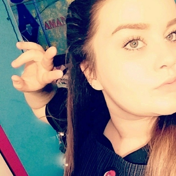 Meet your Posher, Amanda - Picture 1 of 1