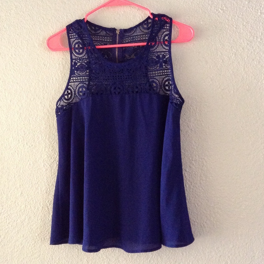 Blue top with crochet detail 👀