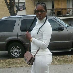 Meet your Posher, Raquel