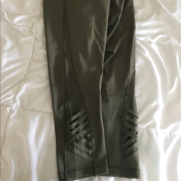 ❌SOLD❌ Lululemon Minimalist Crop - Picture 1 of 5