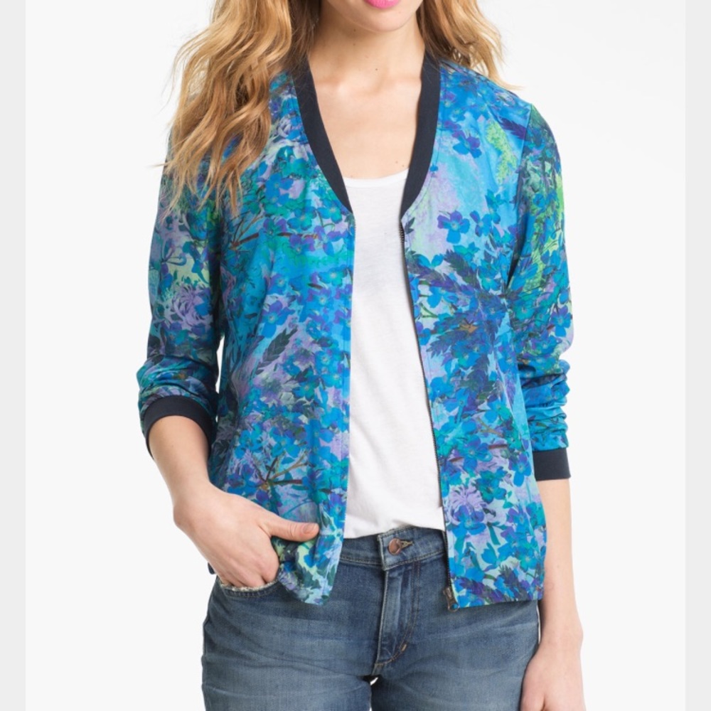 Hinge jacket