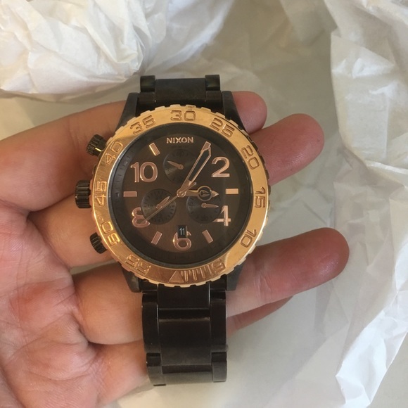 Nixon rose gold chrono 42-20 ceramic watch