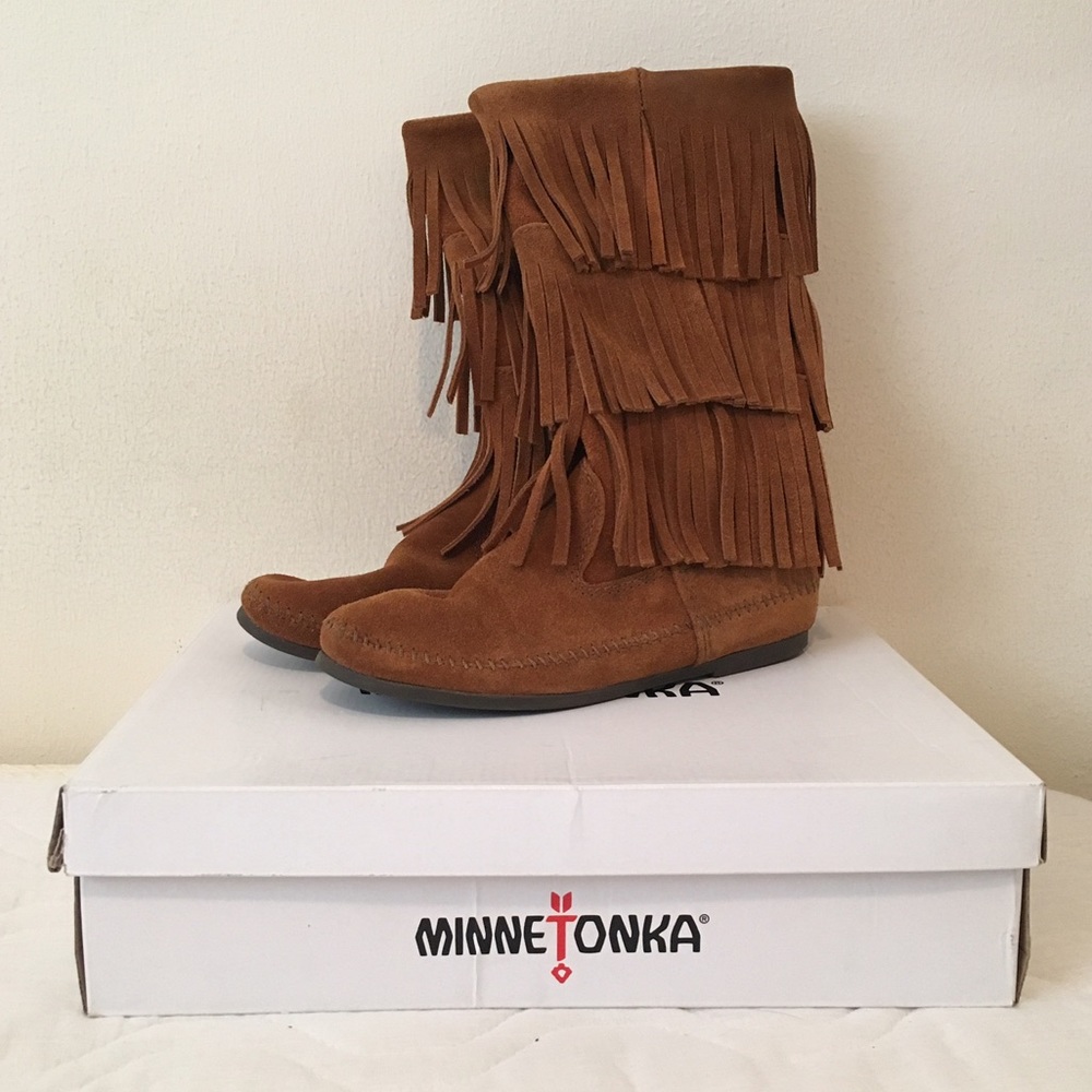NWT Minnetonka Fringe Boots