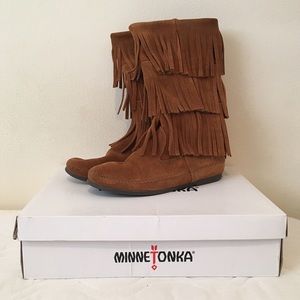 NWT Minnetonka Fringe Boots