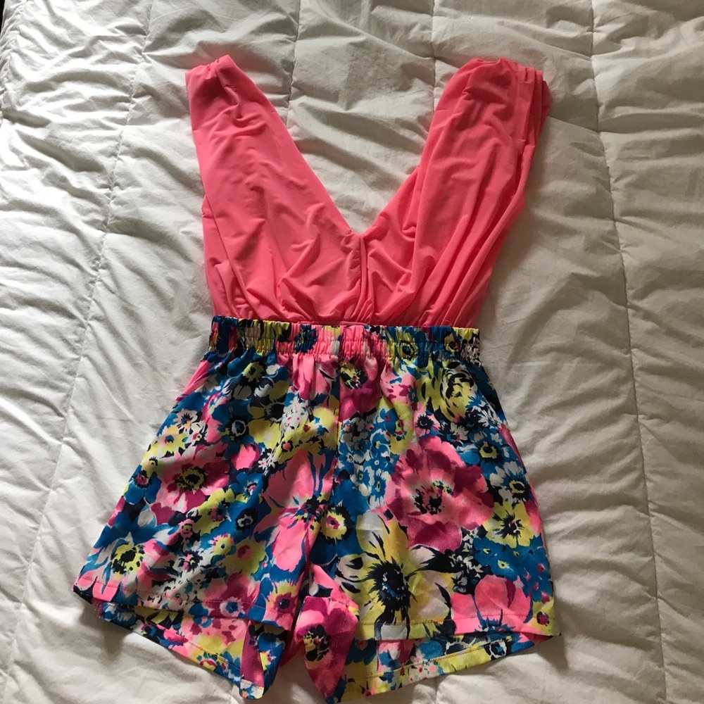 Neon floral shorts 🌸