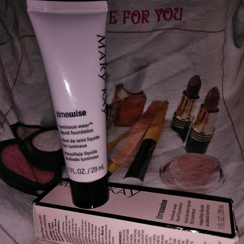 Liquid Foundation Beige 4 brand new