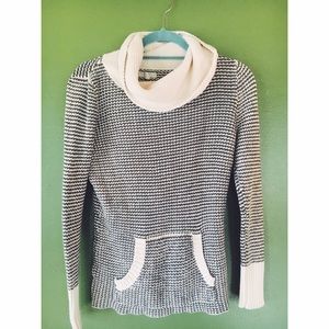 ✨Til' midnight sale! ✨ Old navy sweater