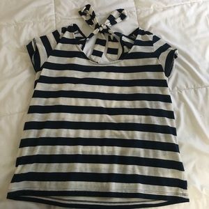 adorable top with bow in the back