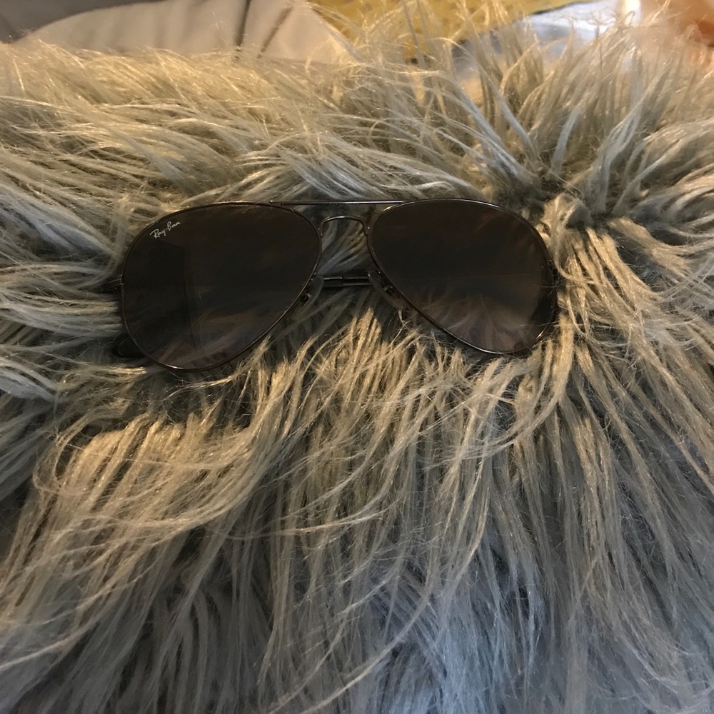 Light brown Aviator ray-bans