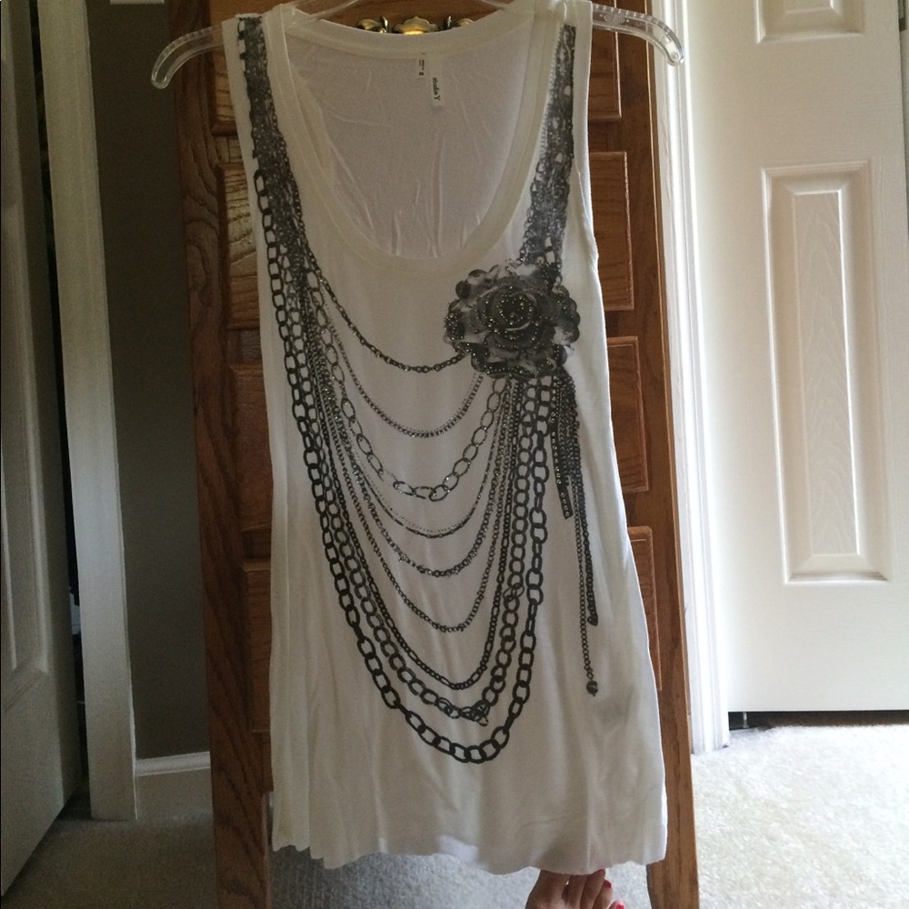 Sleeveless shirt