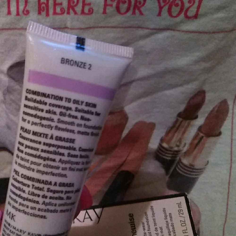 Liquid foundation bronze 2 matte wear