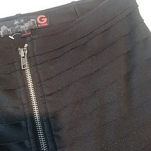 GUESS black skirt with zipper NWOT - Picture 3 of 4
