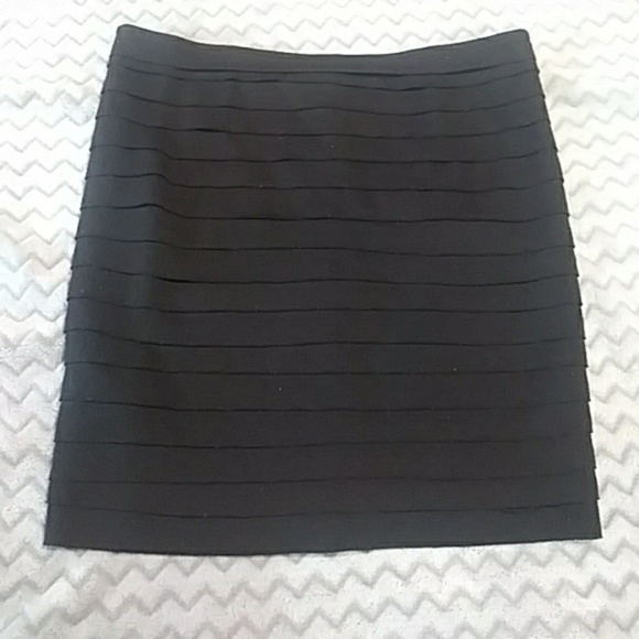 GUESS black skirt with zipper NWOT - Picture 2 of 4
