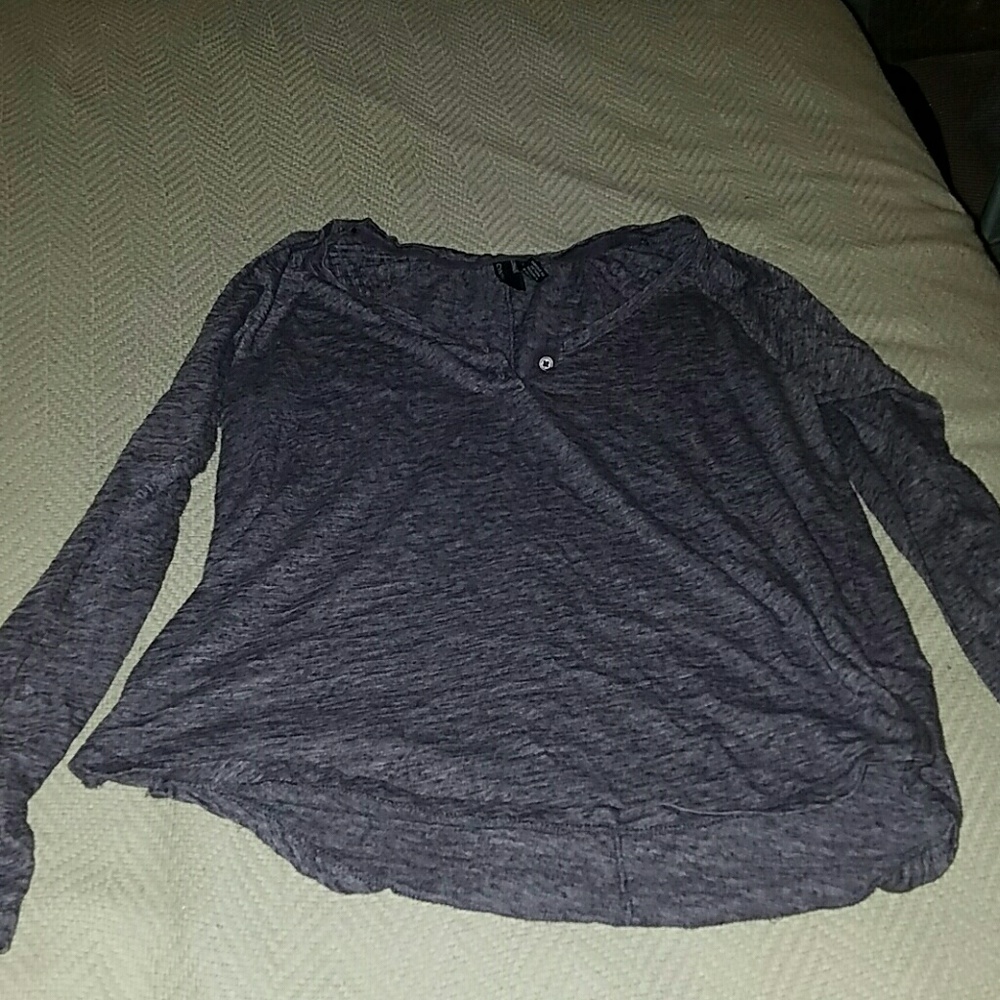 Blueish gray long sleeve tshirt