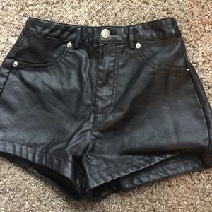 Fake leather short shorts