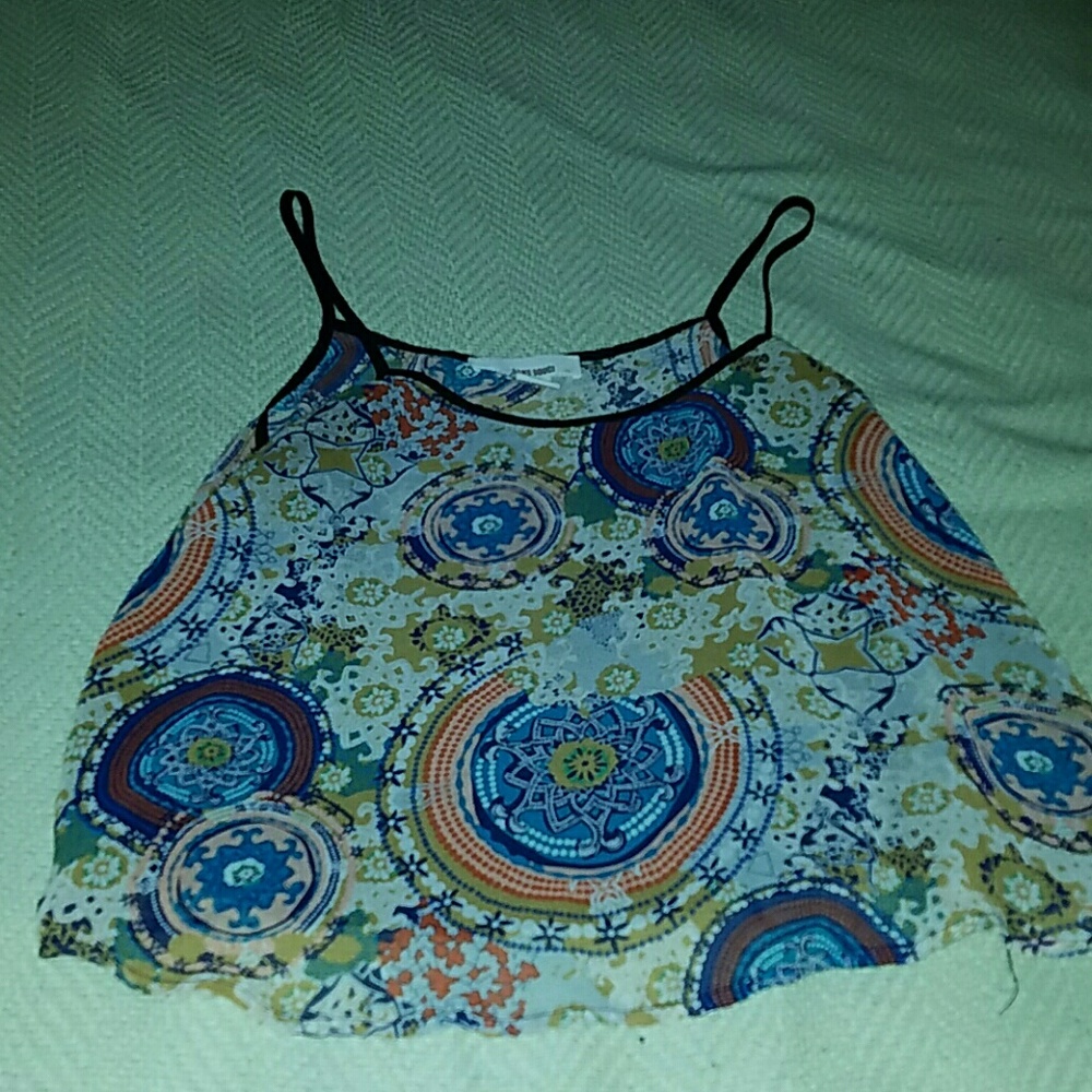 Multicolored patterned tank
