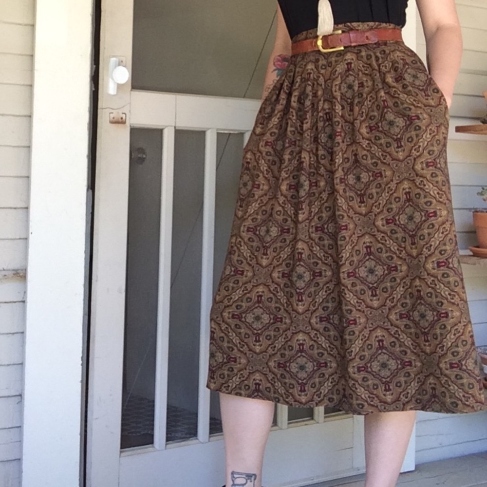 Vintage pleat front skirt with POCKETS!!!