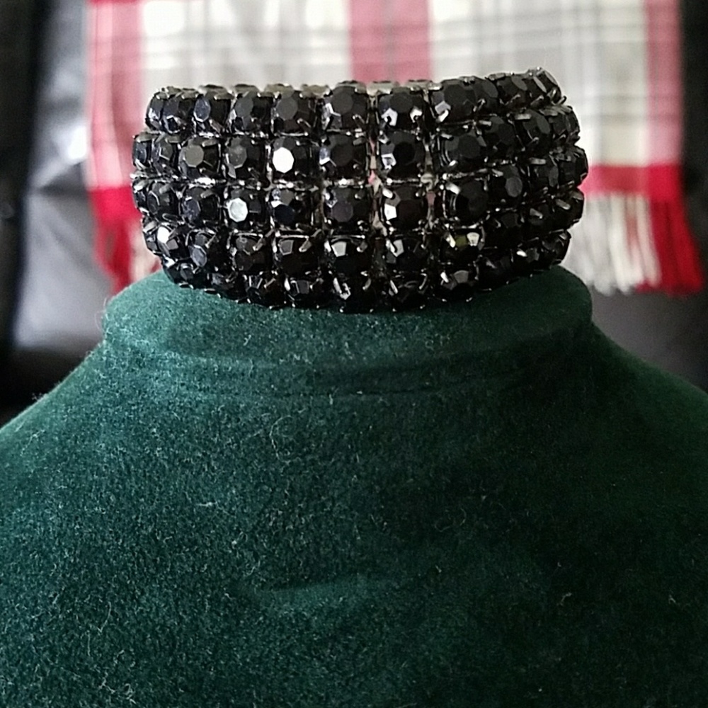 Black beaded bracelet