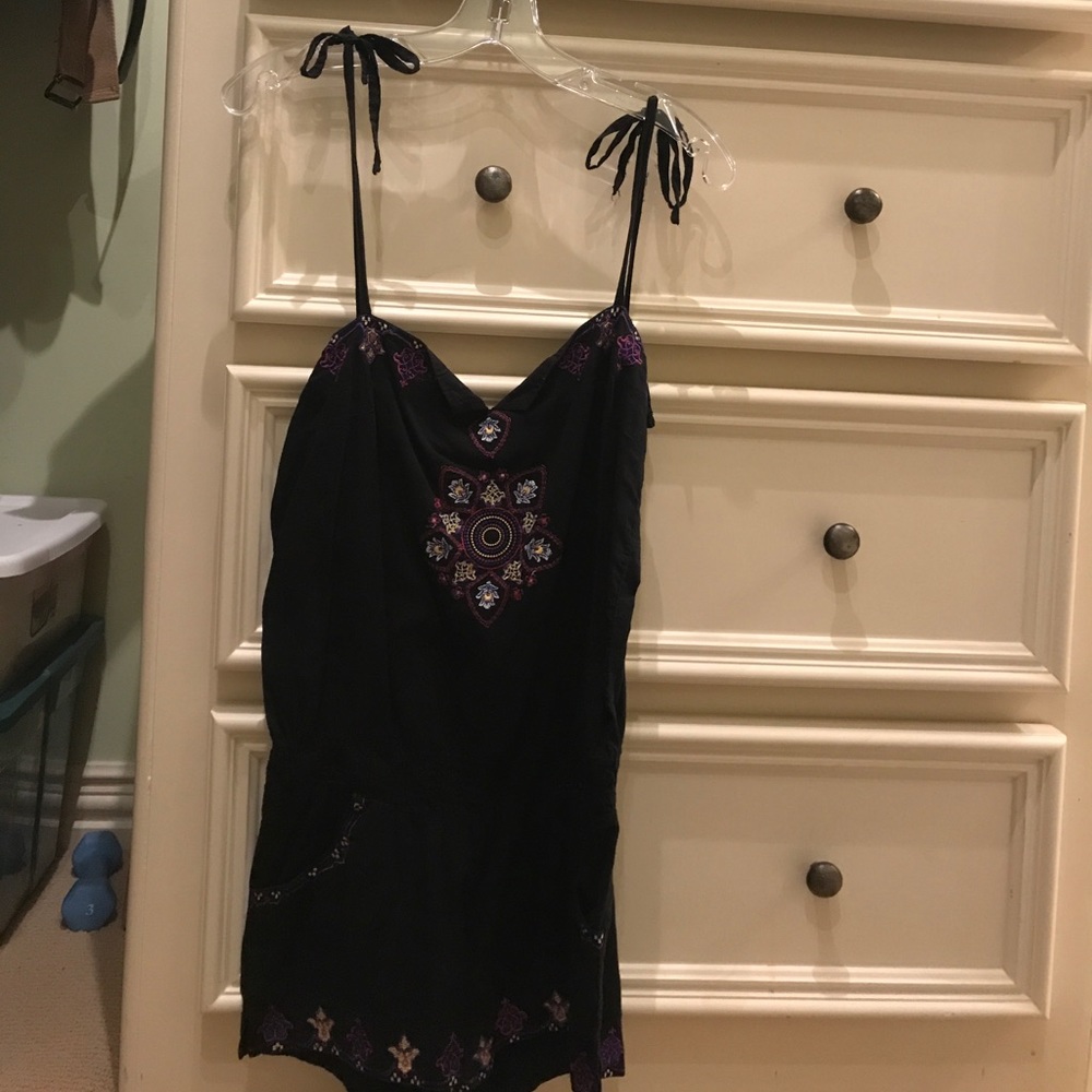 Linen romper with embroidery
