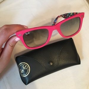 A pair of pink ray ban wayfarer sunglasses!
