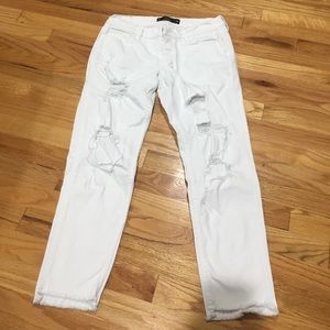 🎉SALE🎉 Hollister White Ripped Boyfriend Jeans