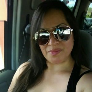 Meet your Posher, Eva