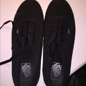 Black/black vans lo rise