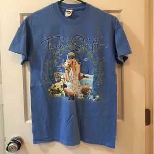 Taylor Swift Fearless Tour t- shirt
