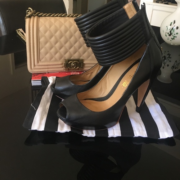 Shoes - LAMB HEELS 👡👡